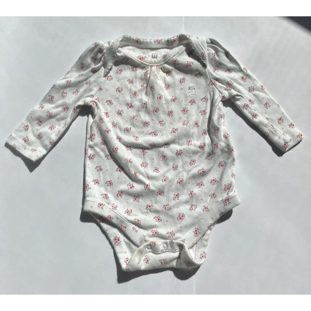 Adorable Baby Gap White Floral Onesie 3-6m